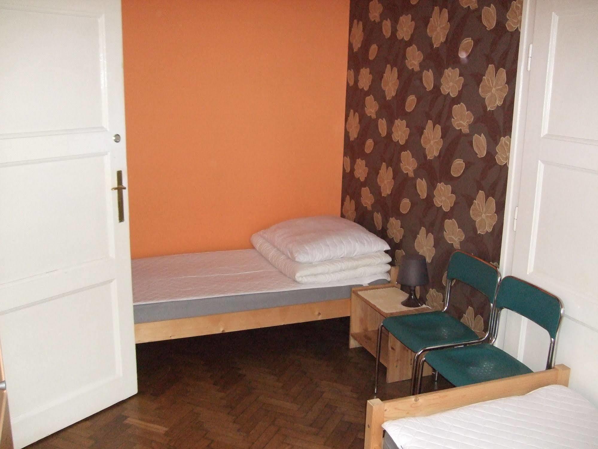Old Walls Hostel Krasków Exterior foto